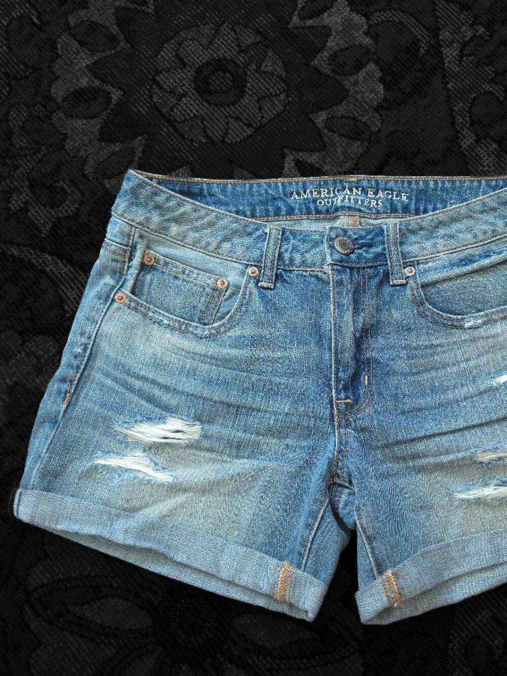 American Eagle Boy Midi Distressed Medium Wash Denim Shorts EUC Size 6